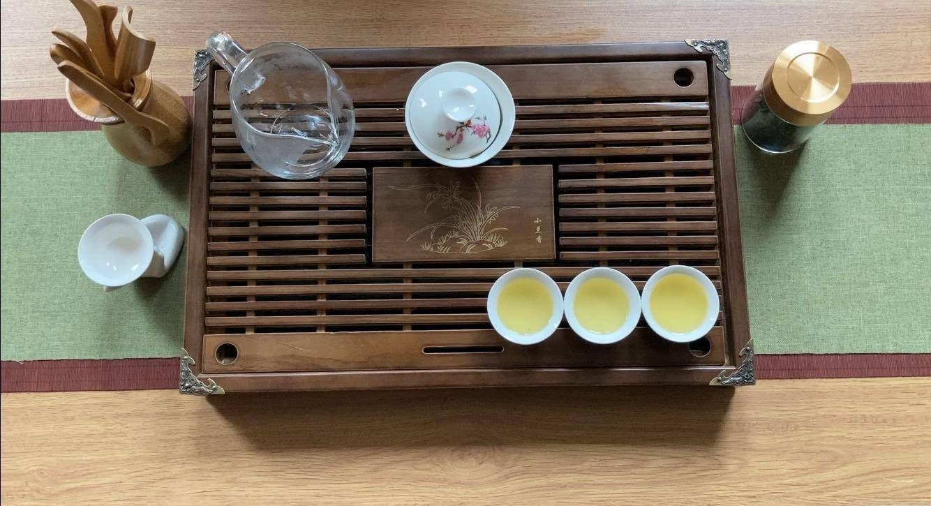 A gongfu tea setup showing tall aroma cups, drinking cups, and a teapot, making the paired-cup system easy to understand