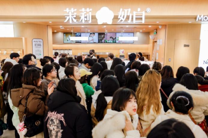 以茉莉花香为主打的轻乳茶品牌视觉