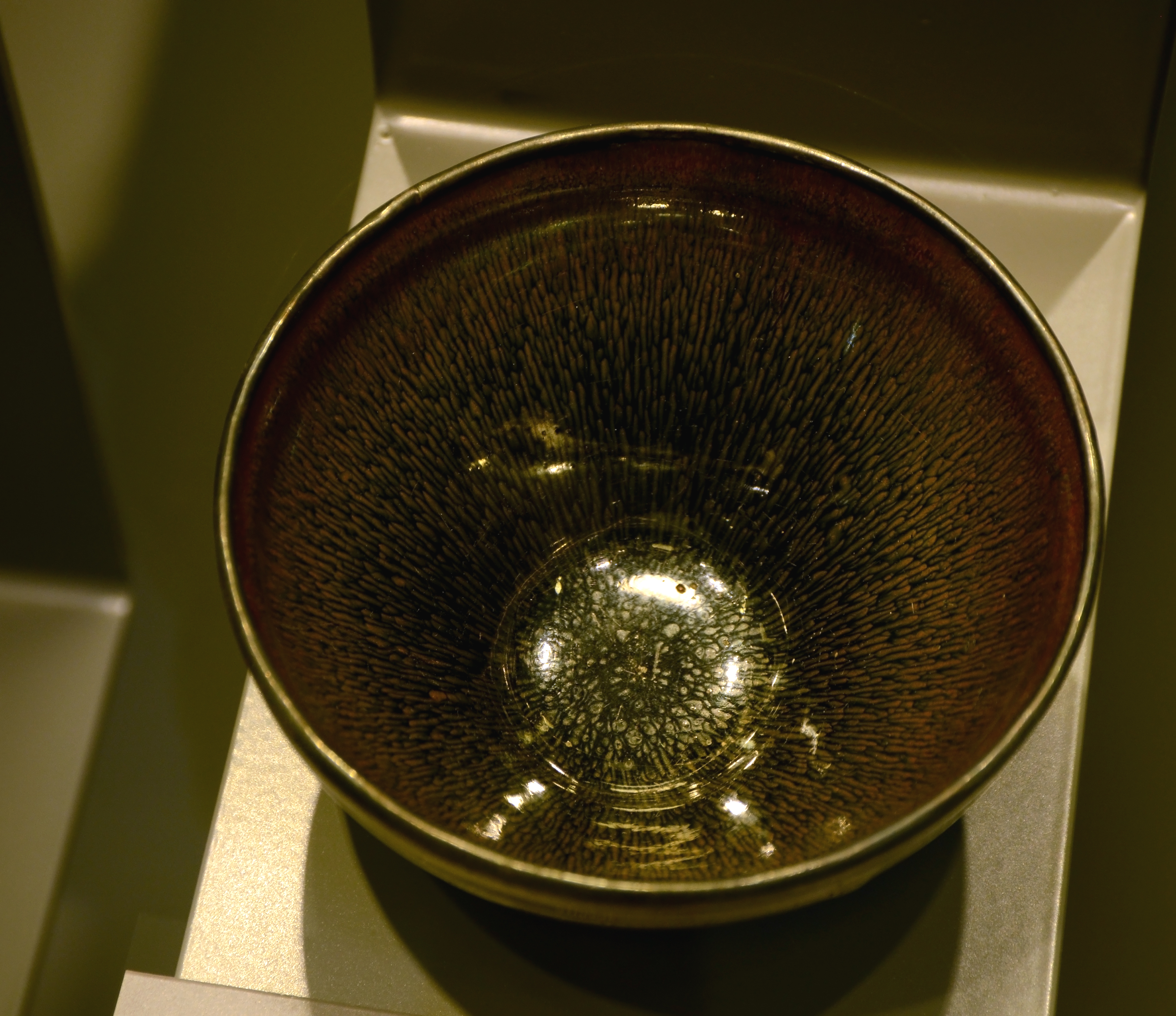Close view of a Song hare’s-fur Jian bowl, pointing to Song tea aesthetics and visualized drinking culture
